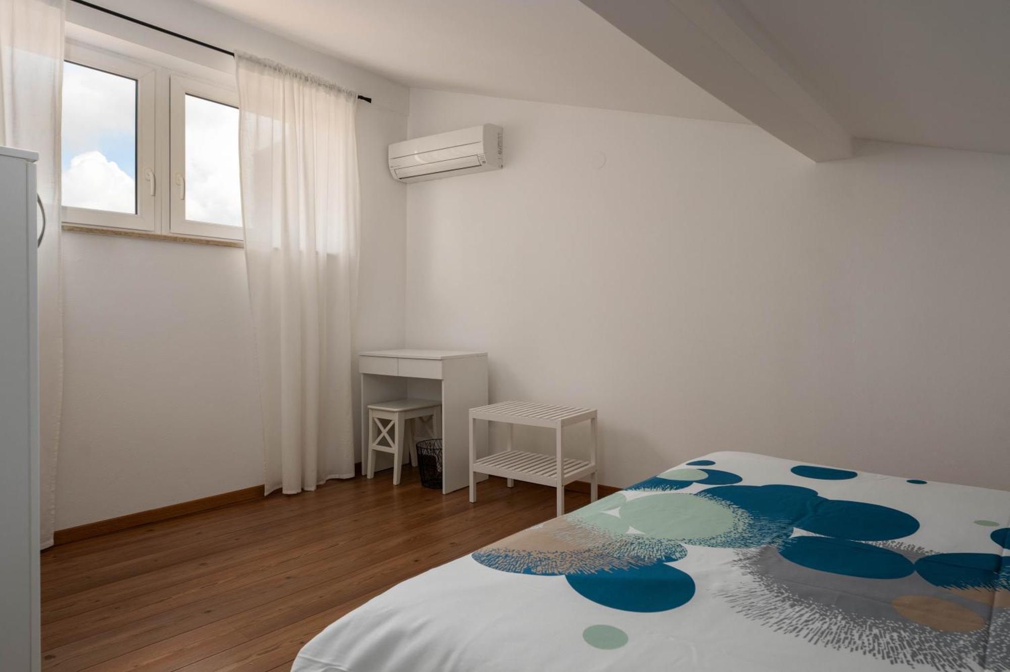 Degrassi Square Apartments (Adults Only) เวอร์ซาร์ ภายนอก รูปภาพ
